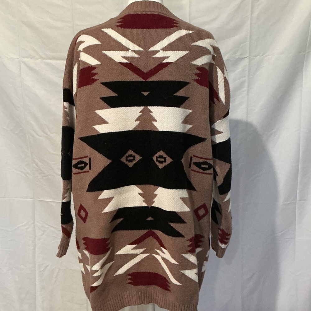 Chic Aztec Patterned Cardigan Sweater - Picture 2 of 2